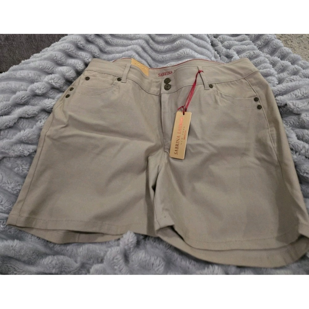 Sabrina Lauren New York Khaki Stretch Shorts Womens 20W Perfect Fit HP7156SW NWT